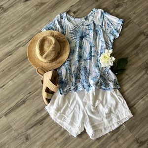 Saks 5th Avenue torn hem shorts 🌴